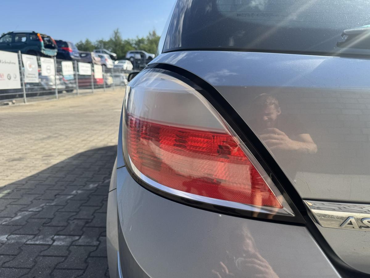 Opel Astra H original R&uuml;cklicht R&uuml;ckleuchte links Flie&szlig;heck Bj.2006